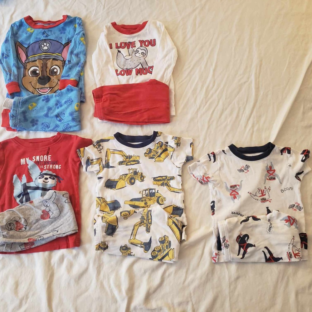 Pajama set five pieces 2T